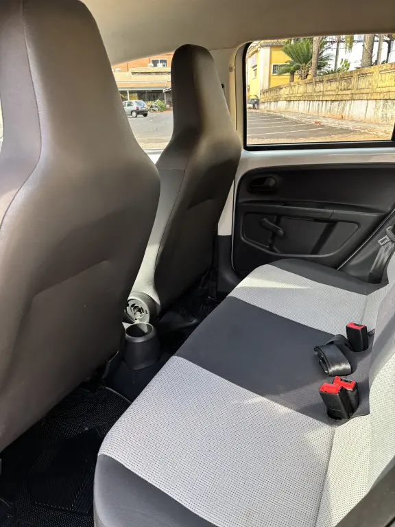 VOLKSWAGEN UP - Foto