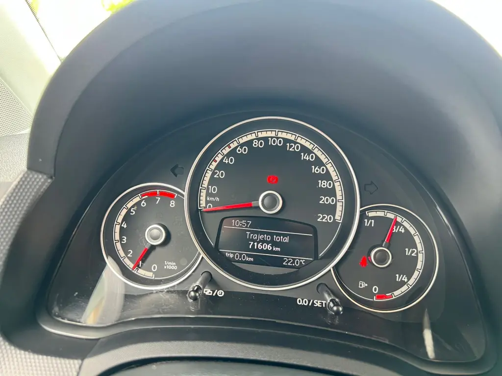 VOLKSWAGEN UP - Foto