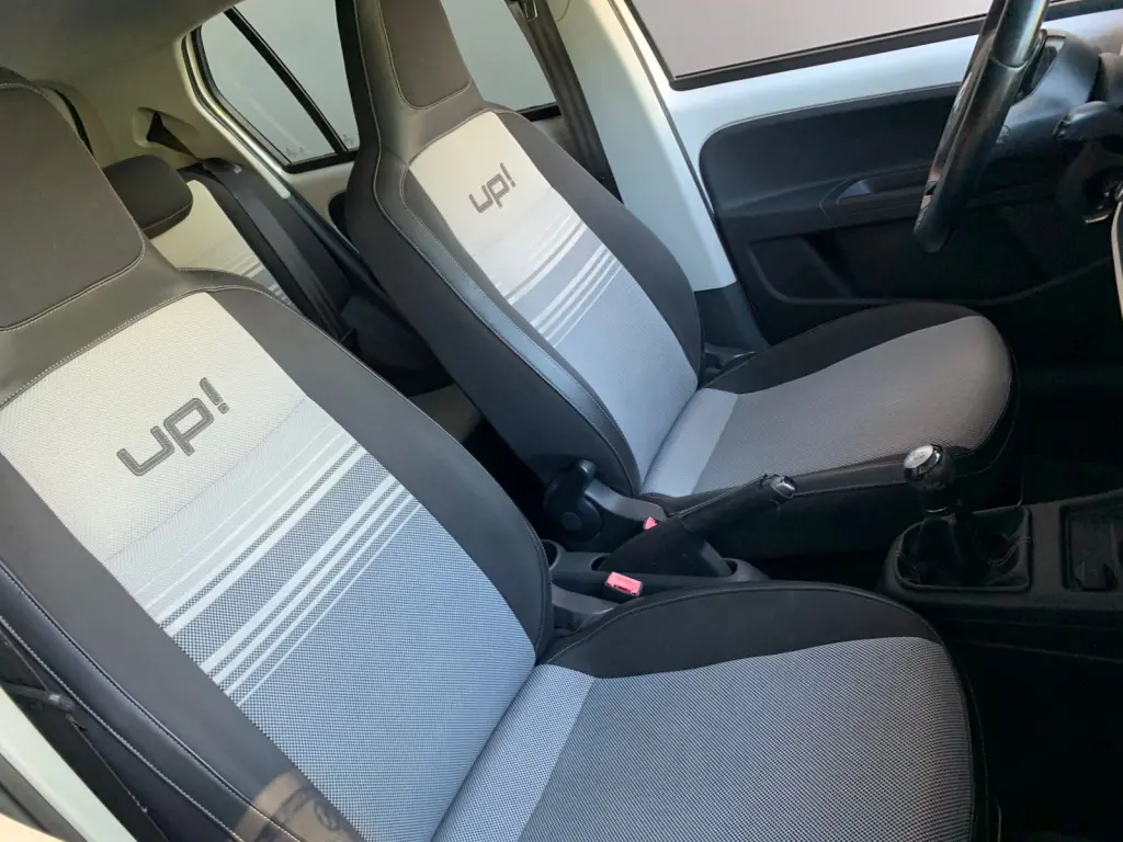 VOLKSWAGEN UP - Foto