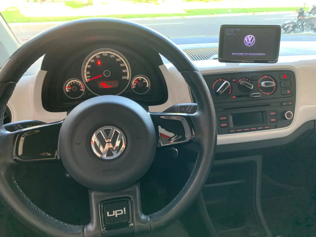 VOLKSWAGEN UP - Foto