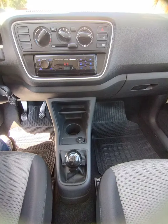 VOLKSWAGEN UP - Foto