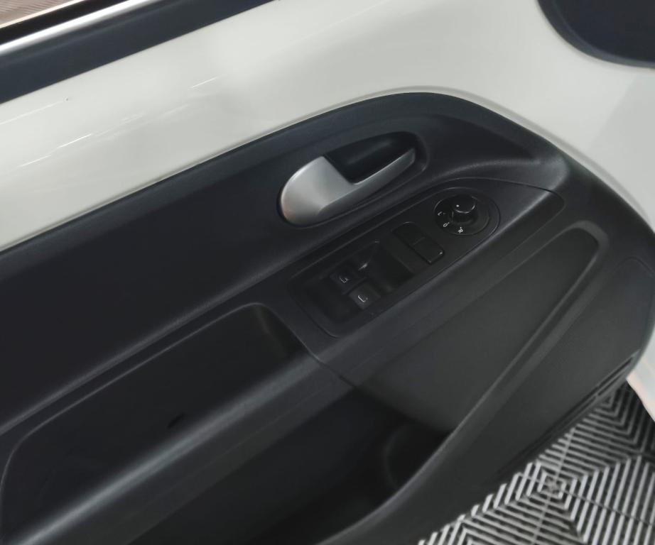 VOLKSWAGEN UP - Foto