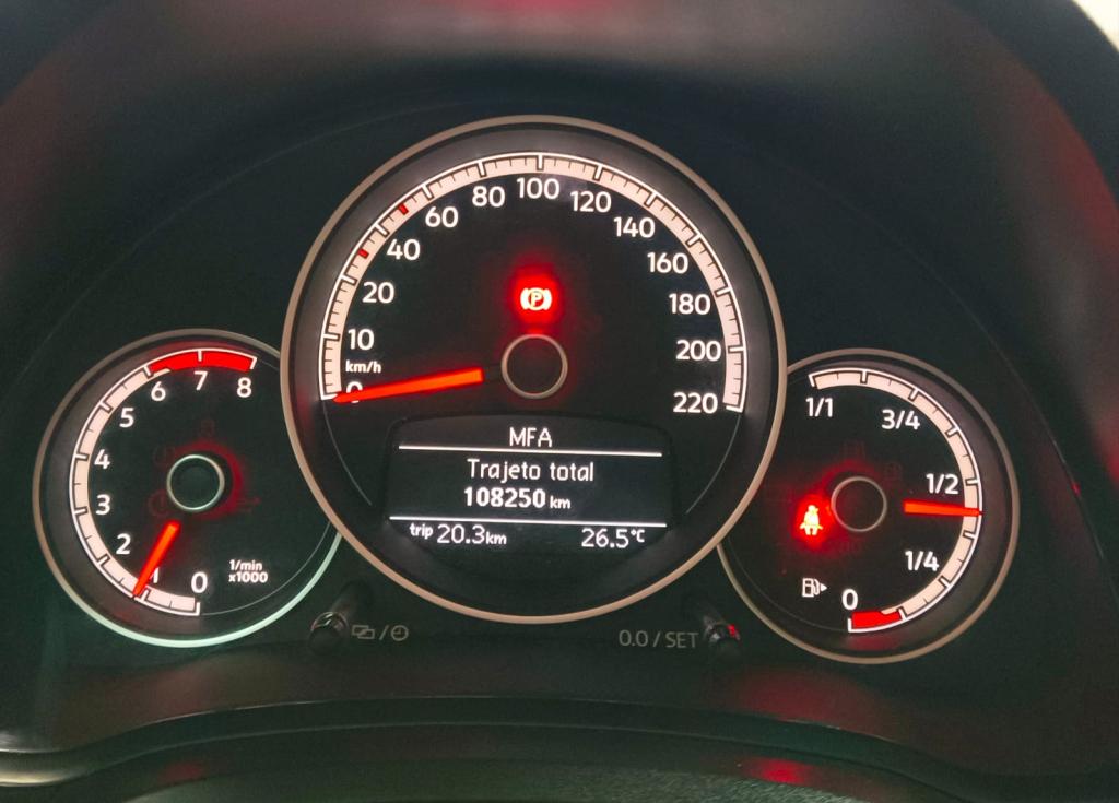 VOLKSWAGEN UP - Foto