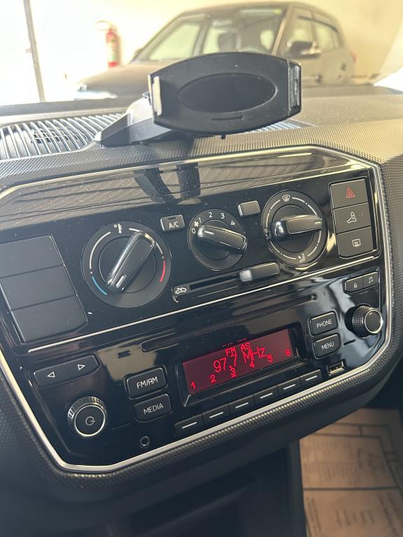 VOLKSWAGEN UP - Foto