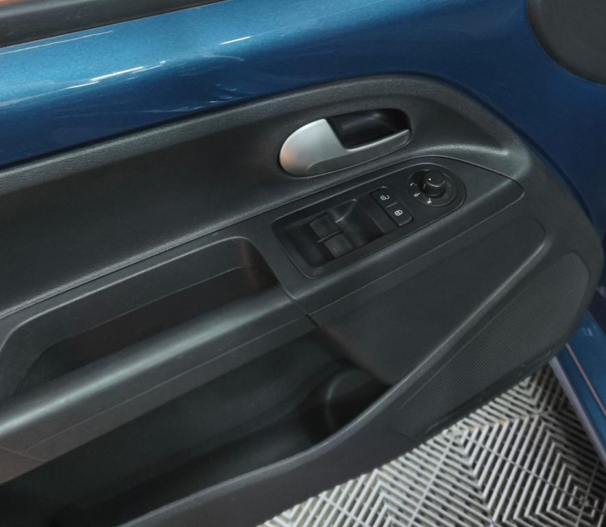 VOLKSWAGEN UP - Foto