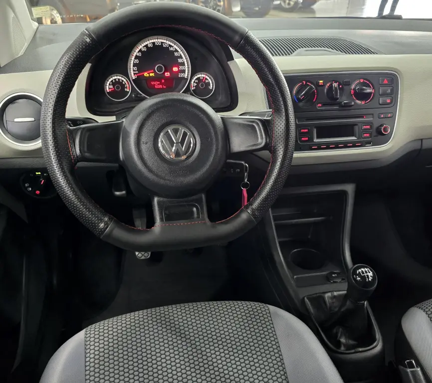 VOLKSWAGEN UP - Foto