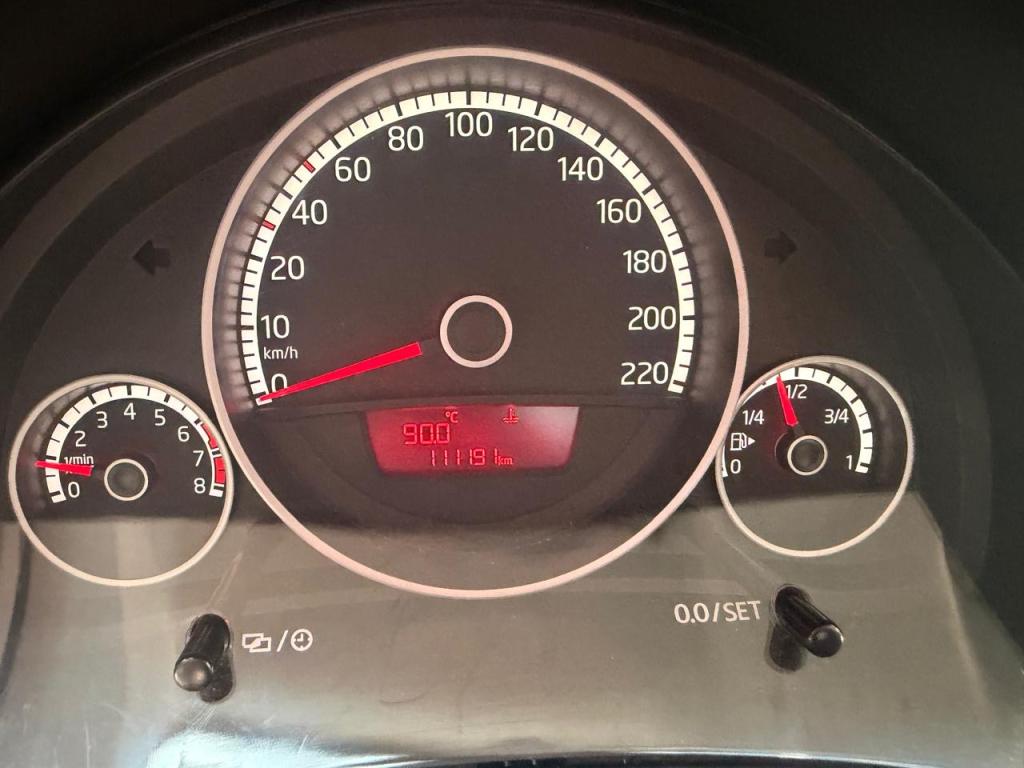 VOLKSWAGEN UP - Foto