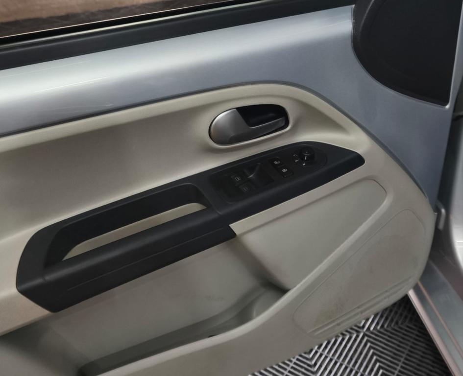VOLKSWAGEN UP - Foto