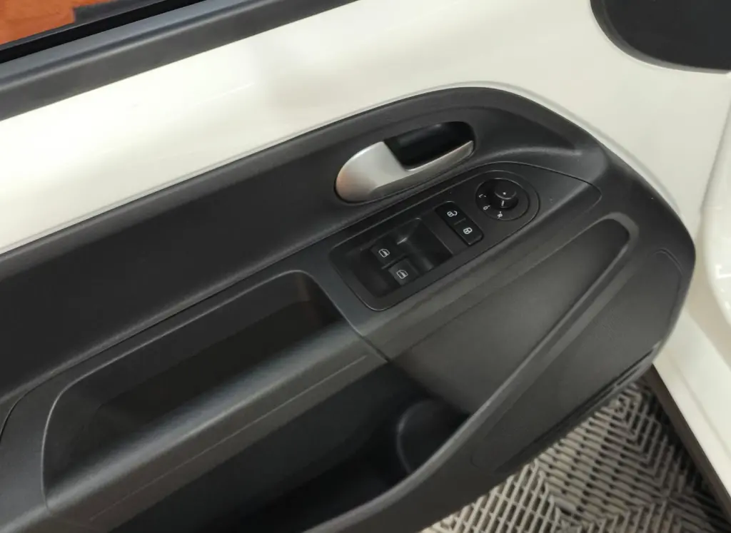 VOLKSWAGEN UP - Foto