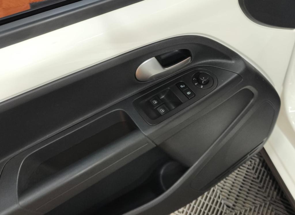 VOLKSWAGEN UP - Foto