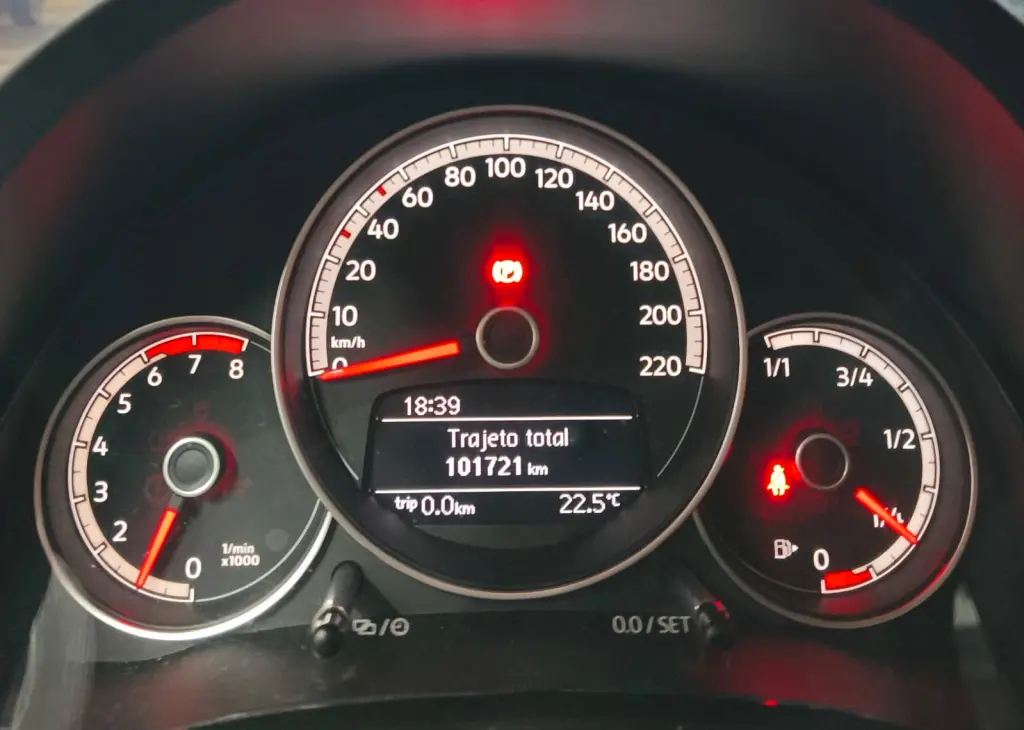 VOLKSWAGEN UP - Foto