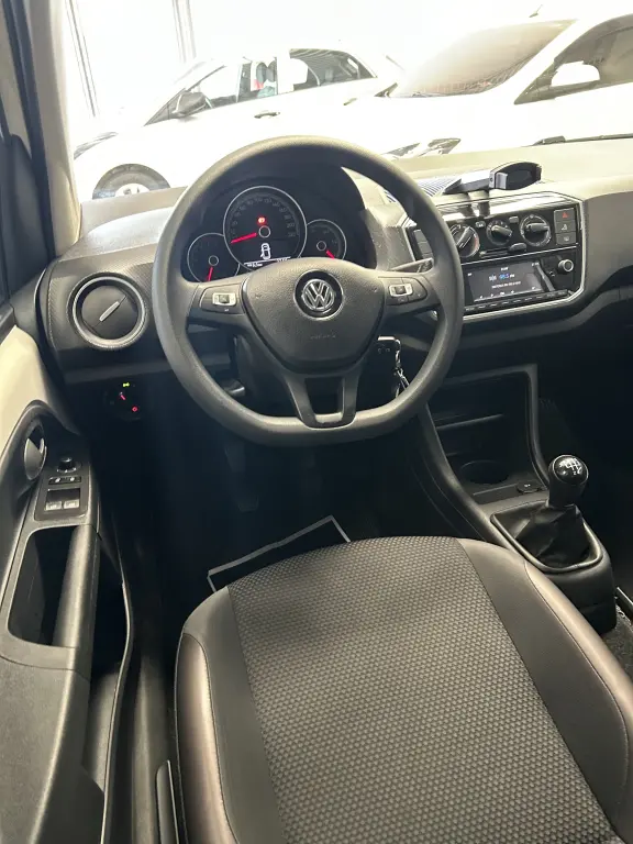 VOLKSWAGEN UP - Foto