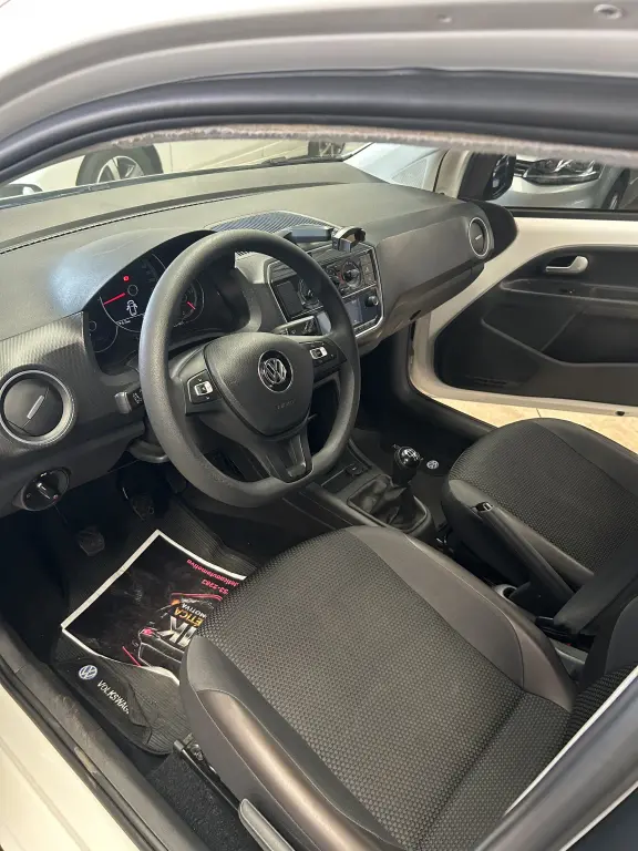VOLKSWAGEN UP - Foto