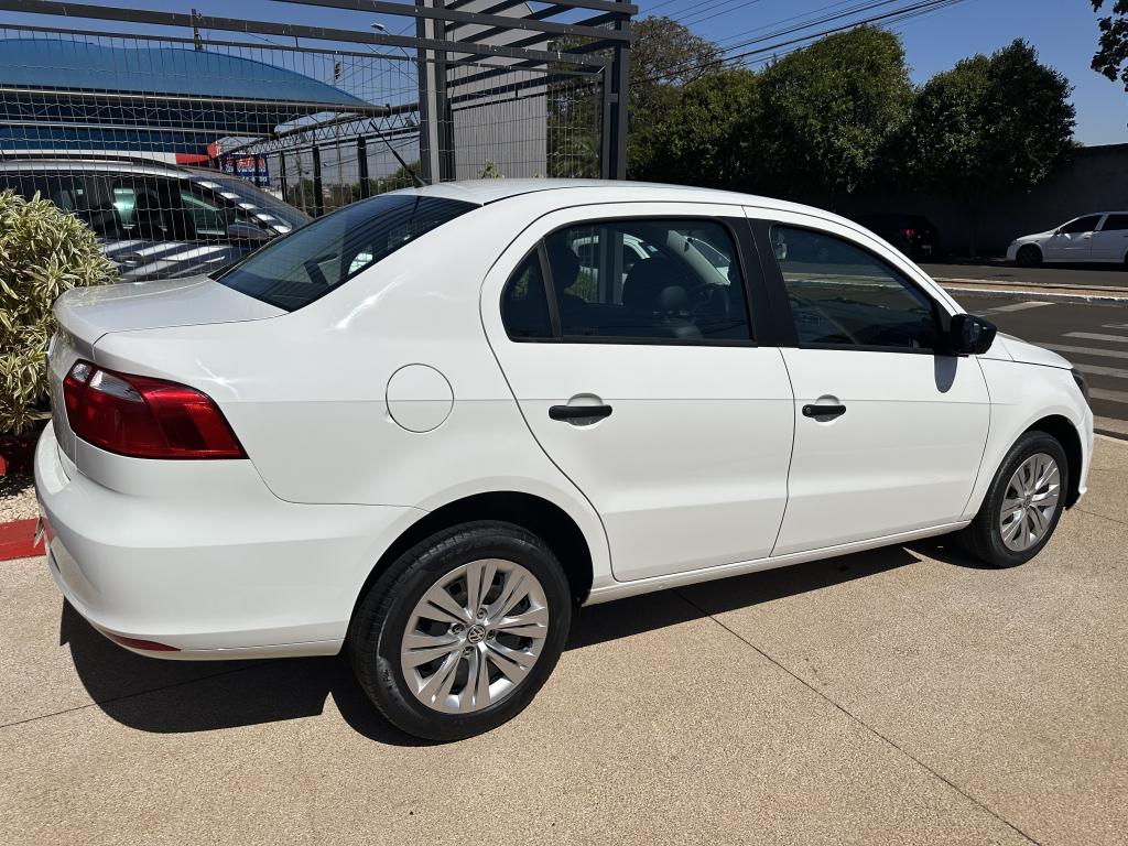 VOLKSWAGEN Voyage - Foto