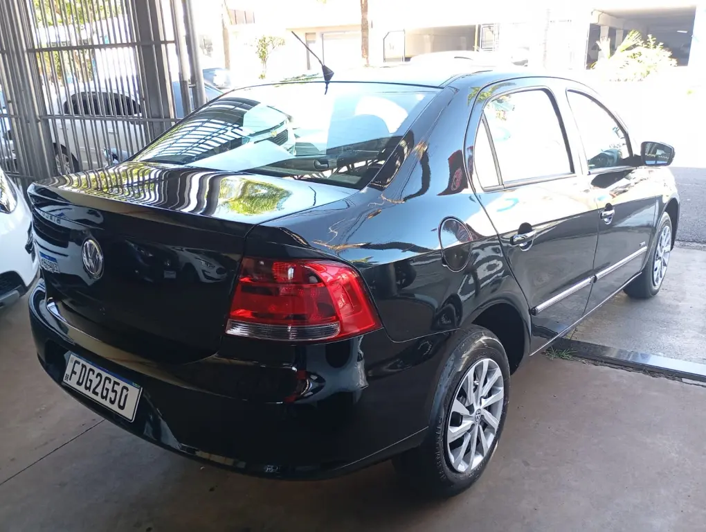 VOLKSWAGEN Voyage - Foto