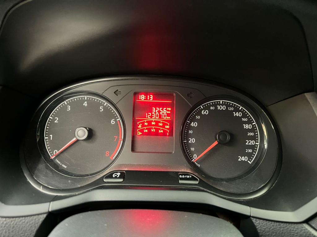 VOLKSWAGEN Voyage - Foto