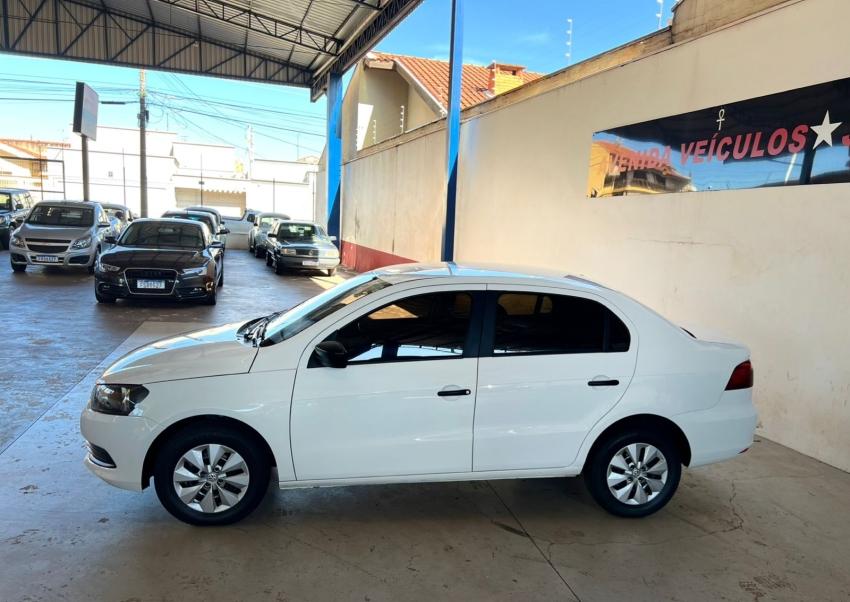 VOLKSWAGEN Voyage - Foto