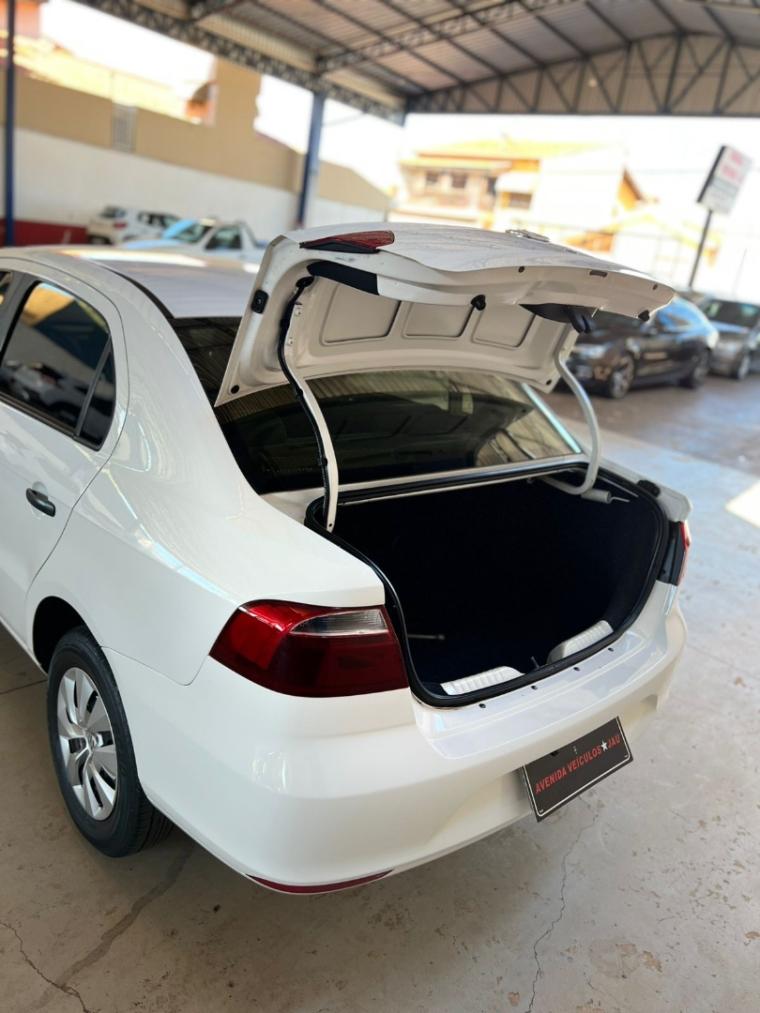 VOLKSWAGEN Voyage - Foto