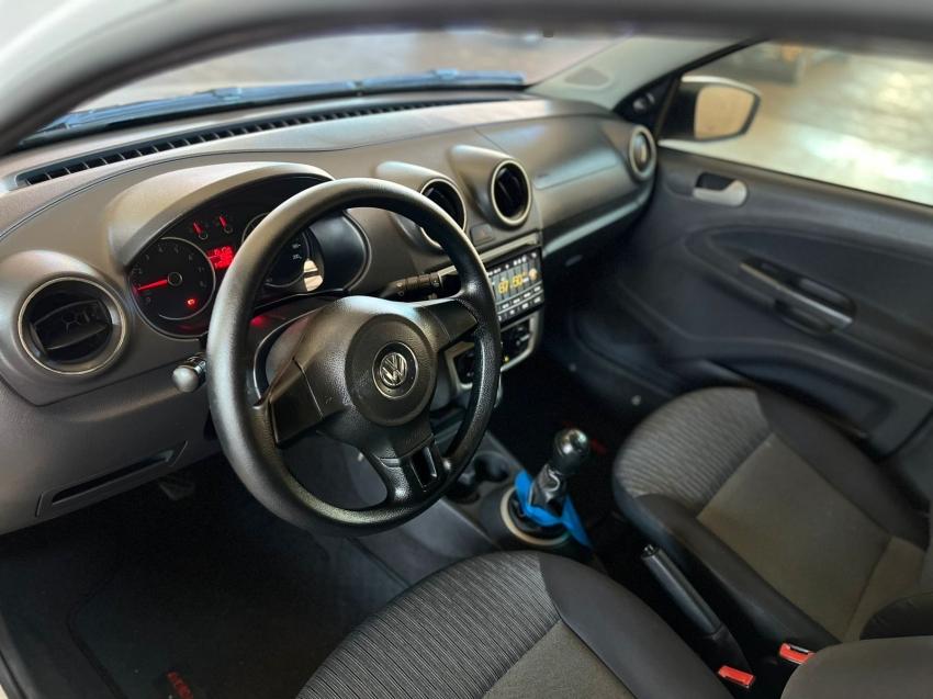 VOLKSWAGEN Voyage - Foto