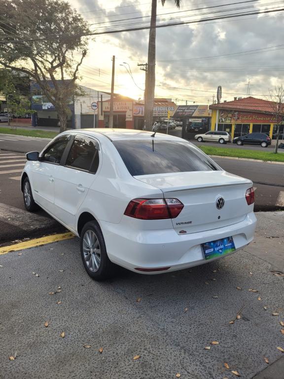 VOLKSWAGEN Voyage - Foto