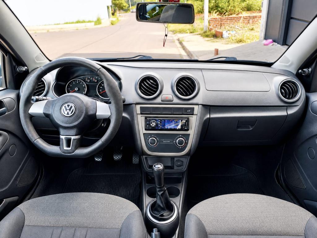 VOLKSWAGEN Voyage - Foto