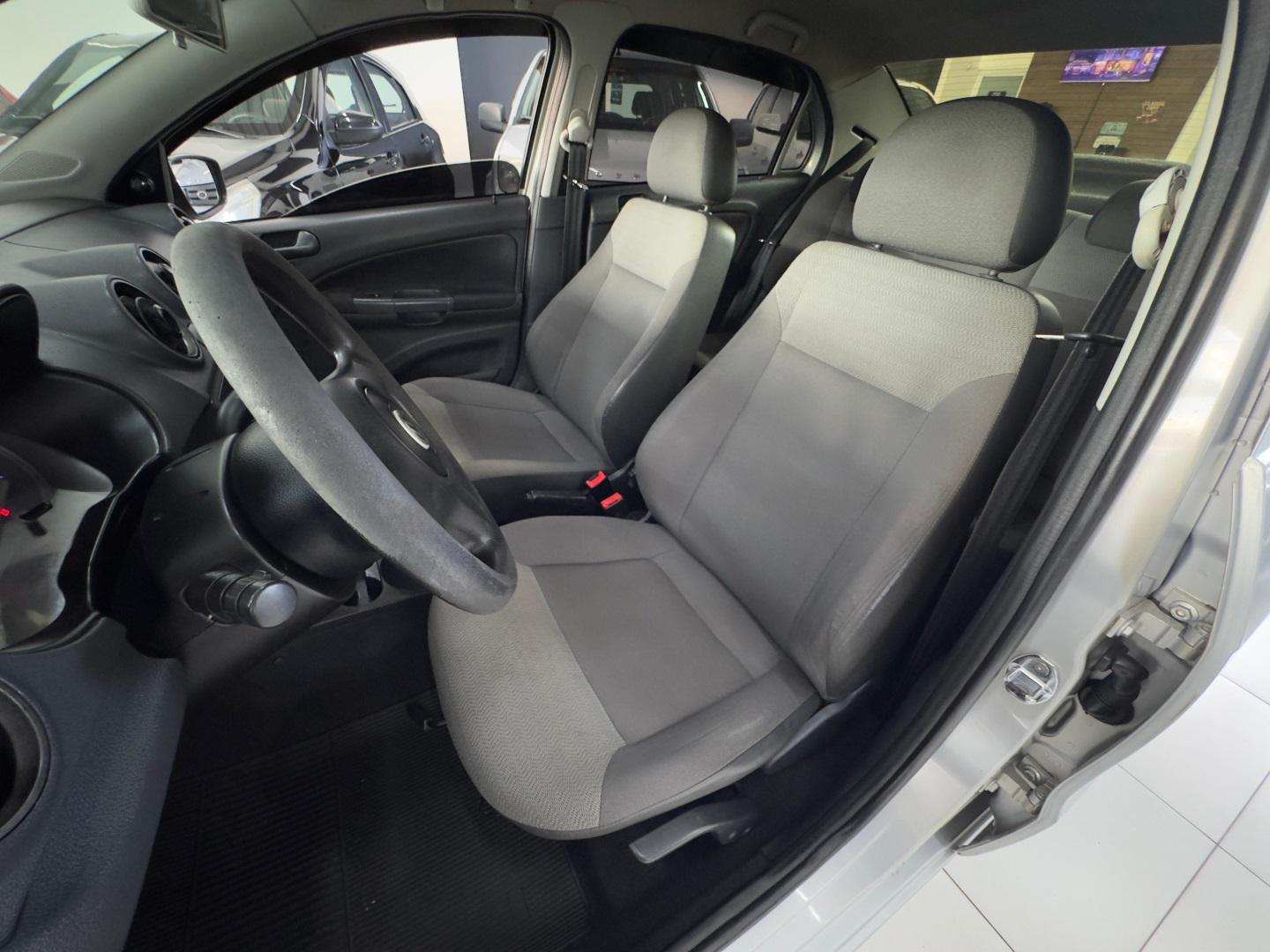 VOLKSWAGEN Voyage - Foto