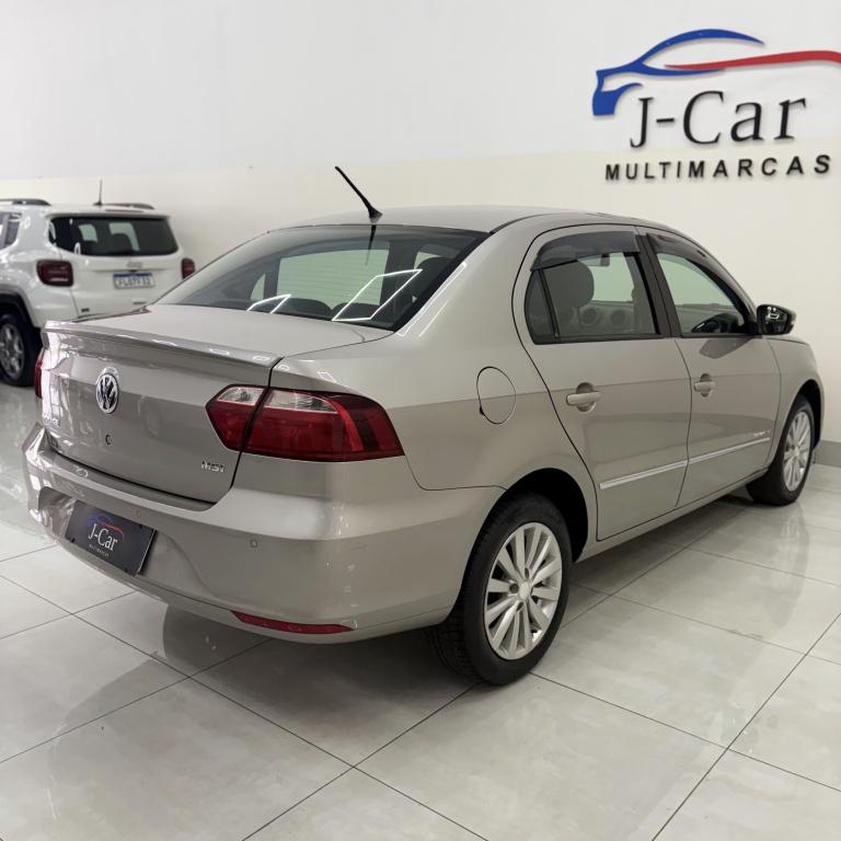 VOLKSWAGEN Voyage - Foto