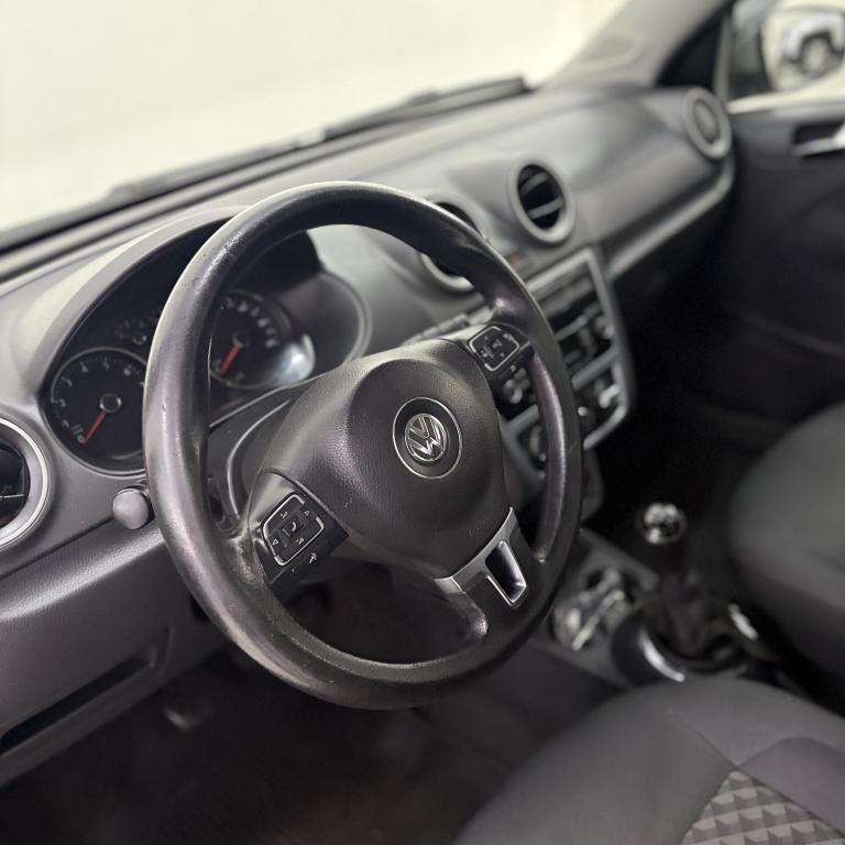 VOLKSWAGEN Voyage - Foto
