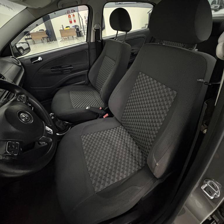 VOLKSWAGEN Voyage - Foto