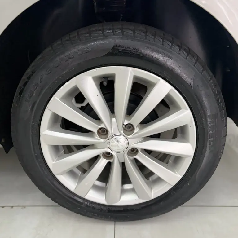 VOLKSWAGEN Voyage - Foto