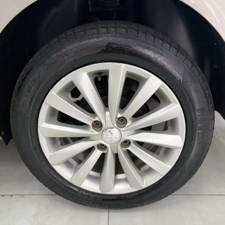 VOLKSWAGEN Voyage - Foto