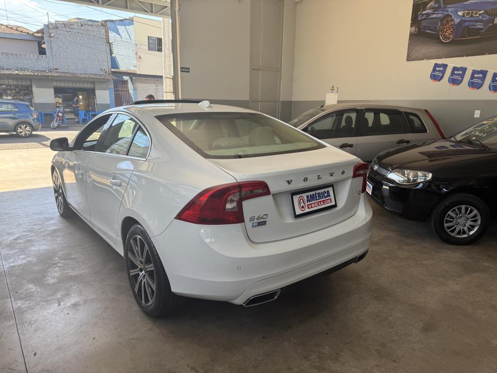 VOLVO S60 - Foto