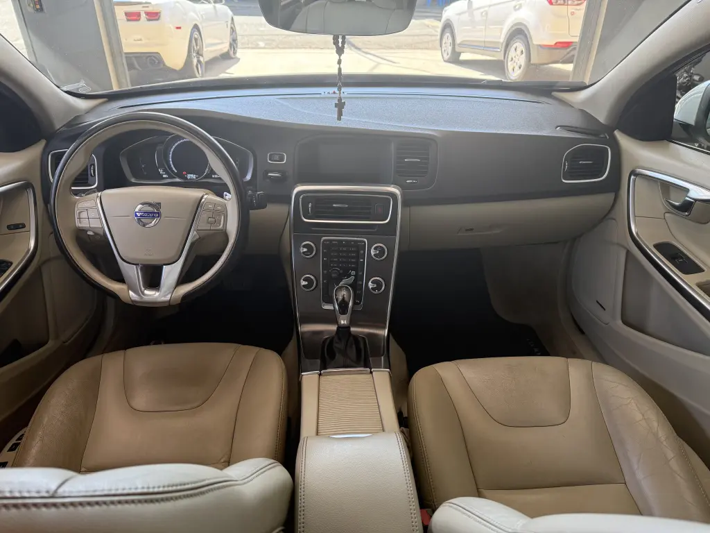 VOLVO S60 - Foto