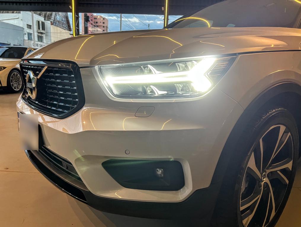 VOLVO XC40 - Foto