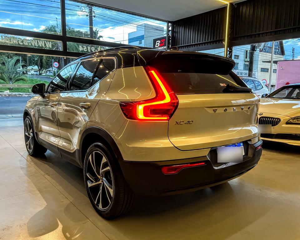 VOLVO XC40 - Foto