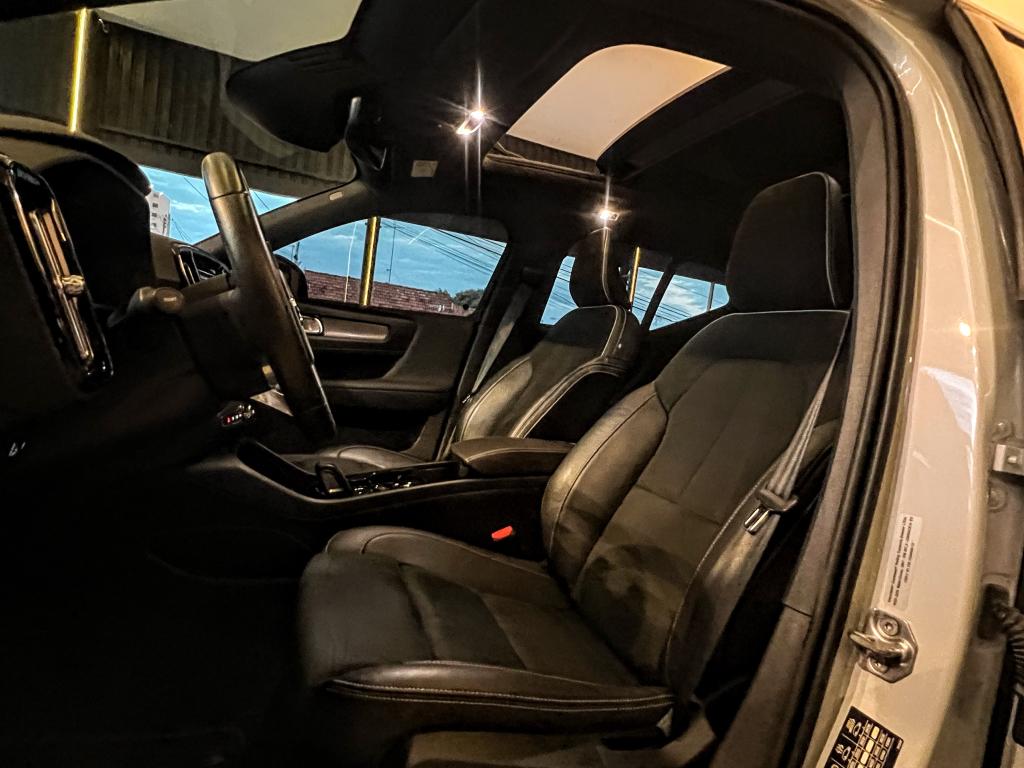 VOLVO XC40 - Foto