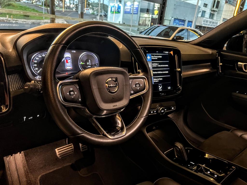 VOLVO XC40 - Foto