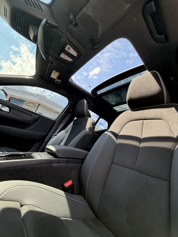 VOLVO XC40 - Foto