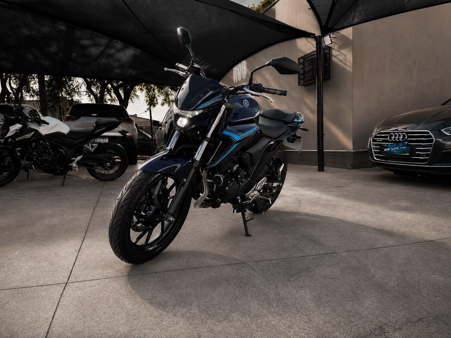 YAMAHA Fazer 600 - Foto