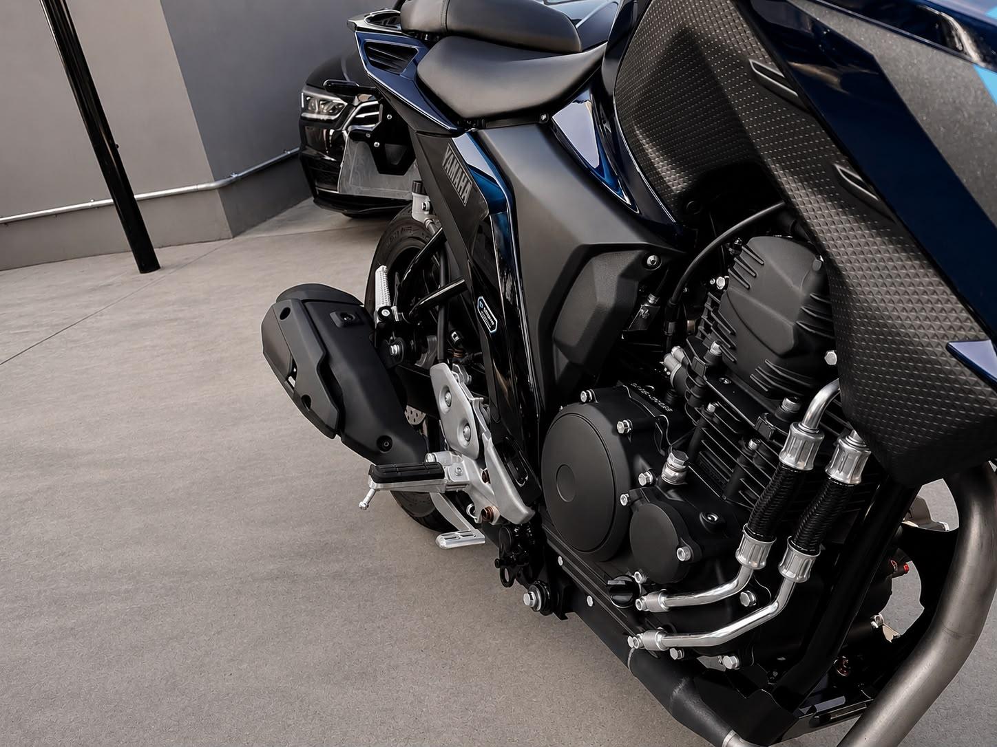 YAMAHA Fazer 600 - Foto