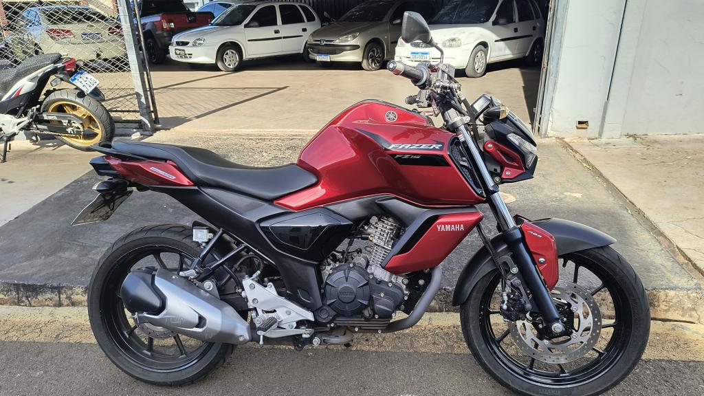 YAMAHA FZ 15 Fazer - Foto