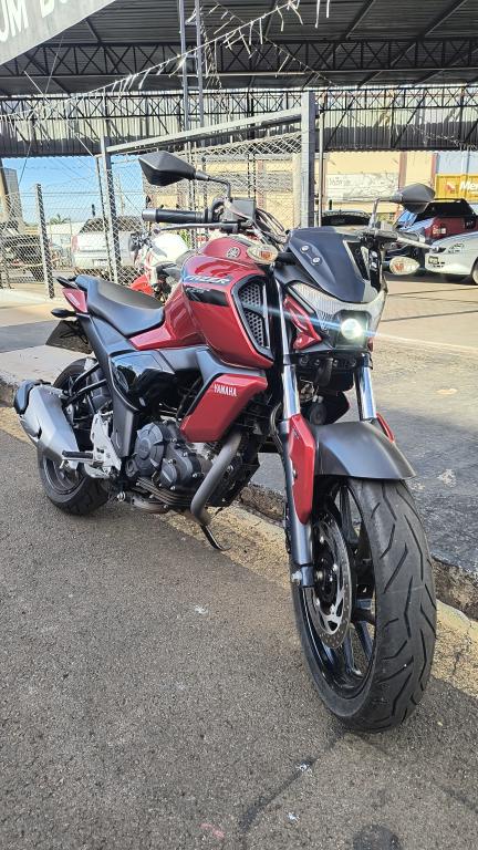 YAMAHA FZ 15 Fazer - Foto