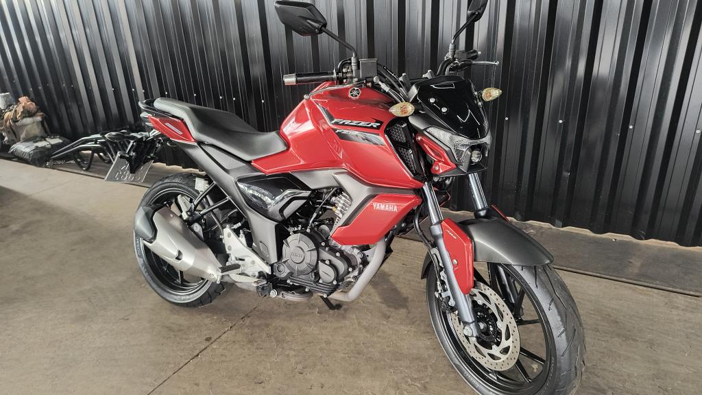 YAMAHA FZ 15 Fazer - Foto