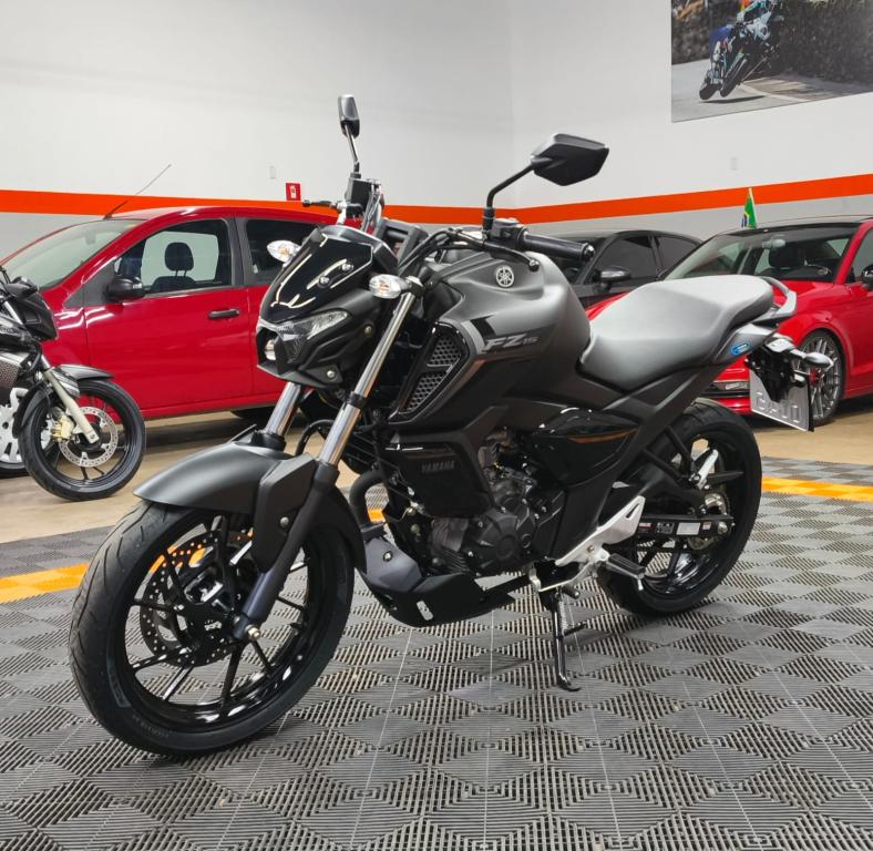 YAMAHA FZ 15 Fazer - Foto