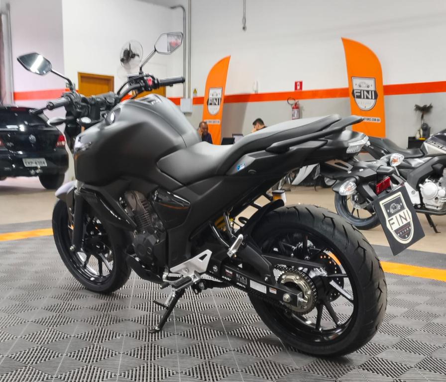 YAMAHA FZ 15 Fazer - Foto