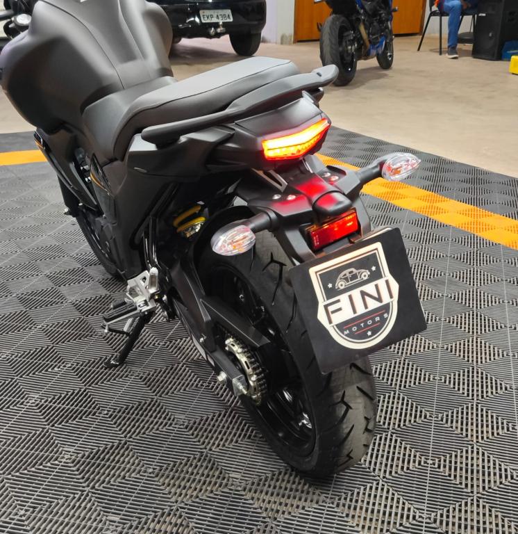 YAMAHA FZ 15 Fazer - Foto