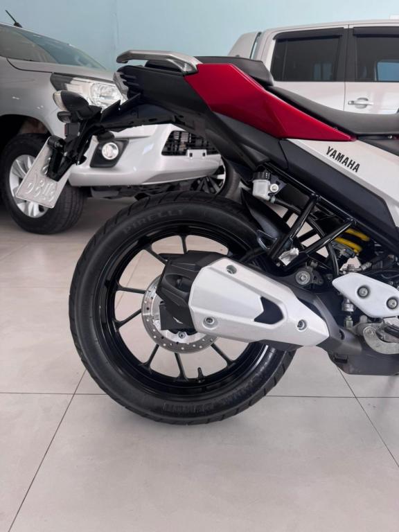 YAMAHA FZ 25 250 Fazer Flex - Foto