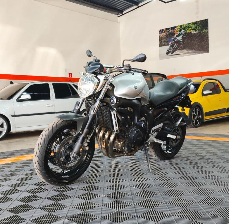 YAMAHA FZ6 Fazer 600 - Foto