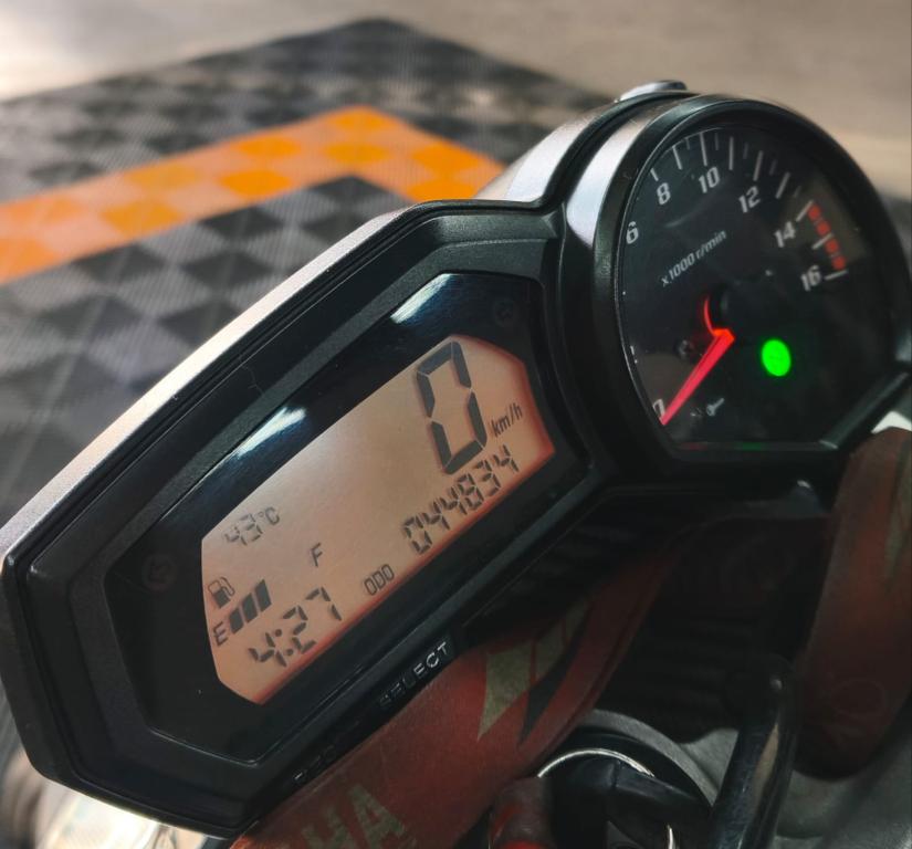 YAMAHA FZ6 Fazer 600 - Foto