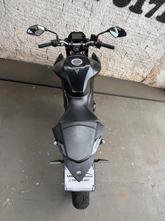 YAMAHA MT-03 300 - Foto